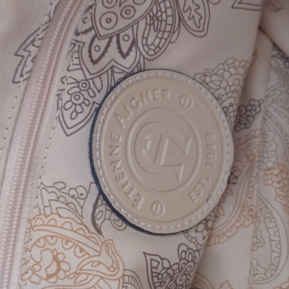 Etienne Aigner Spacious Woven Zippered Bag - Picture 13 of 16